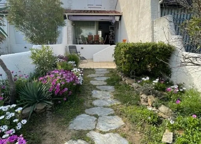 Maison Familiale Avec Terrasse Et Jardin A Saint Pierre La - Fr-1-619-135 בית נופש פלורי