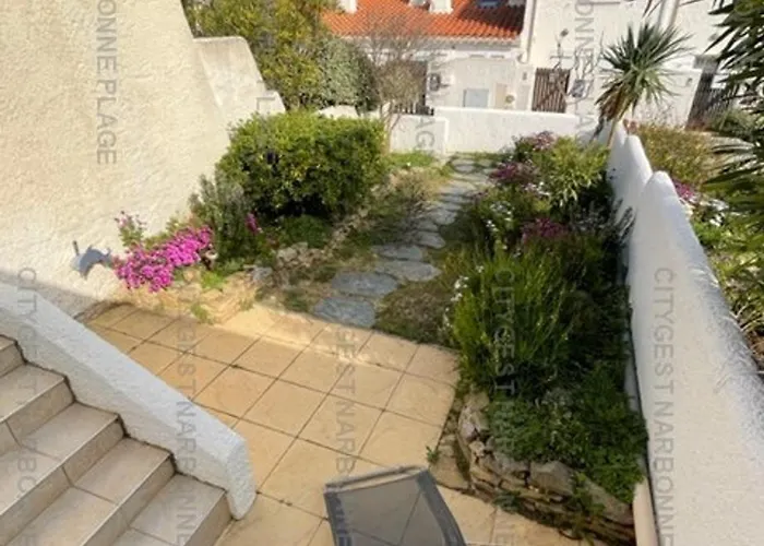 Maison Familiale Avec Terrasse Et Jardin A Saint Pierre La - Fr-1-619-135 פלורי
